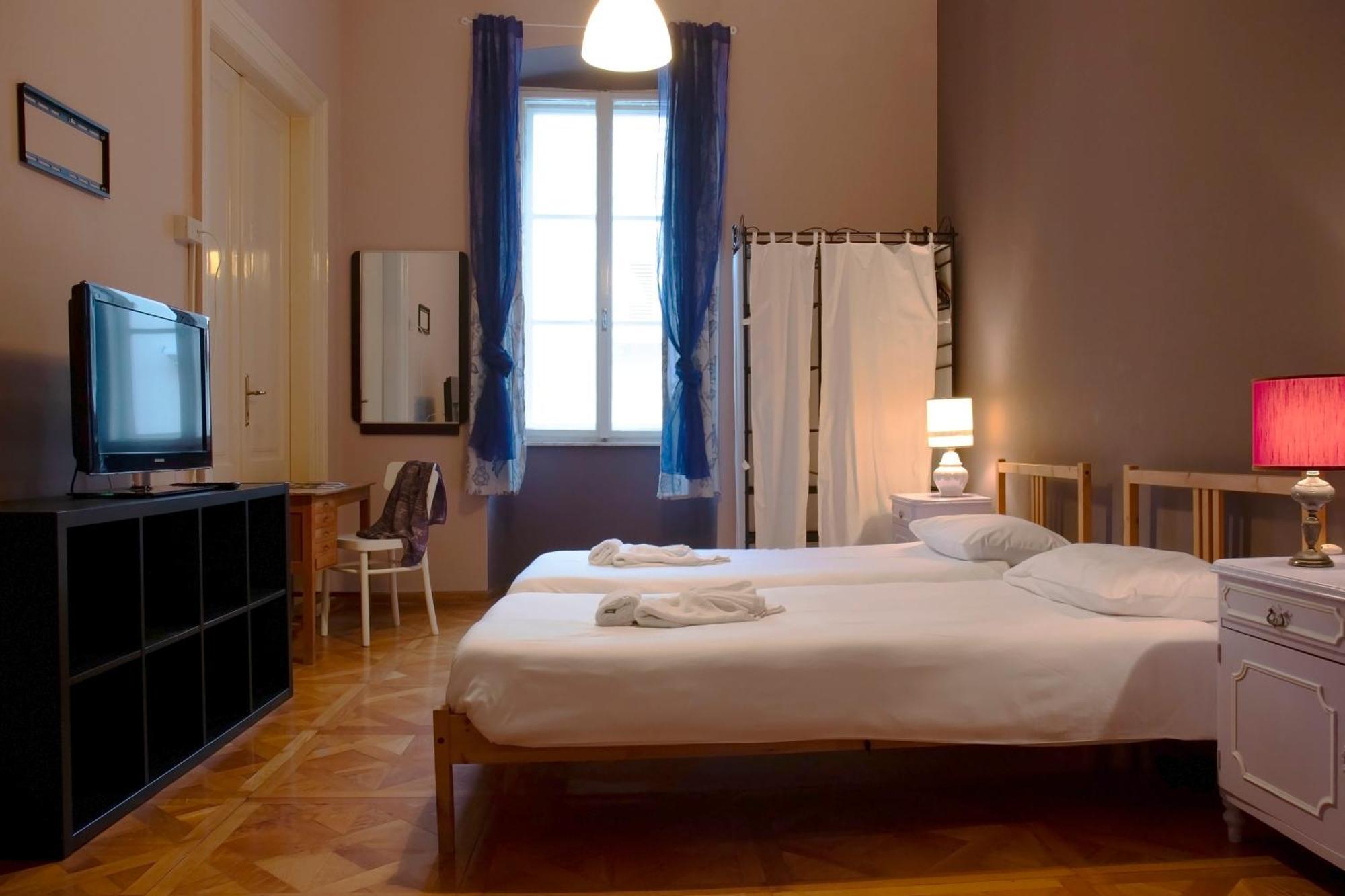 Hostel Teatro Trieste Bagian luar foto